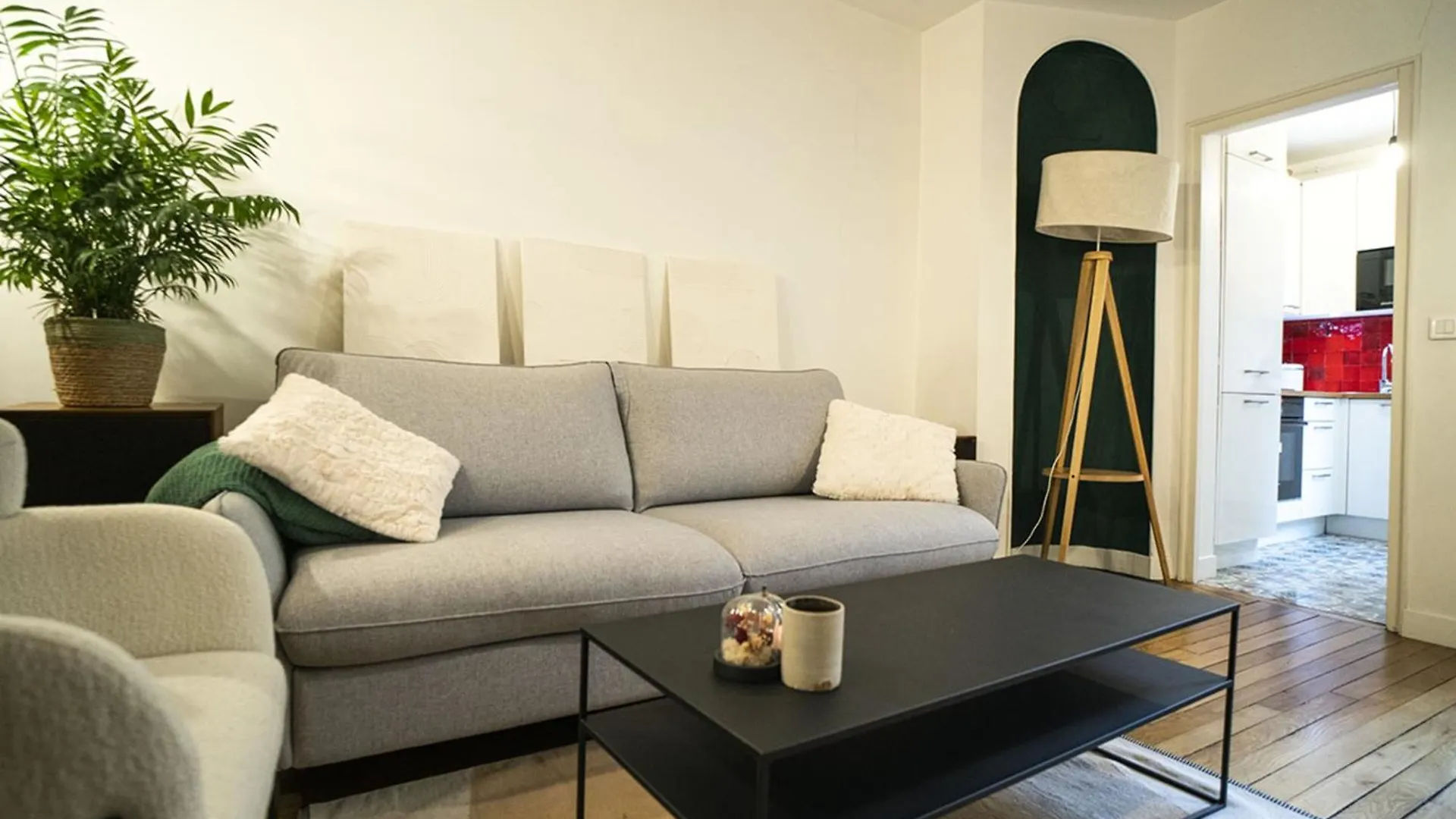 Apartment Pretty 36 M Near Buttes-chaumont Paris